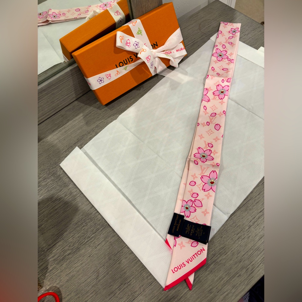 ***SOLD*** Louis Vuitton x Murakami 2025 Cherry Blossom Pink Bandeau Scarf- NIB - Picture 9 of 14